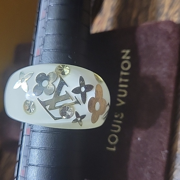 LOUIS VUITTON MONOGRAM RESIN CLEAR INCLUSION RING - Picture 4 of 4